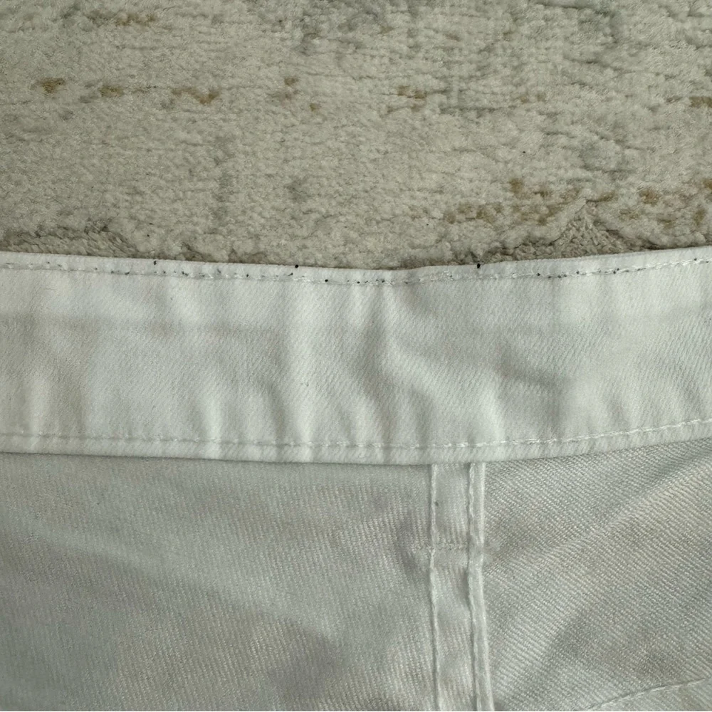 Like 🆕 Distressed cotton blend 3.5” inseam boutique jean shorts